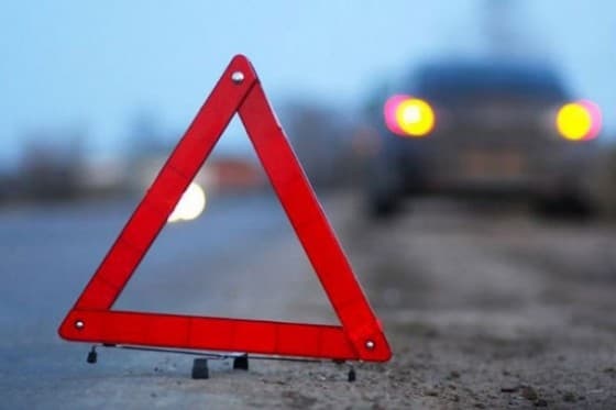 Автомобиль сбил девушку на столичном перекрестке