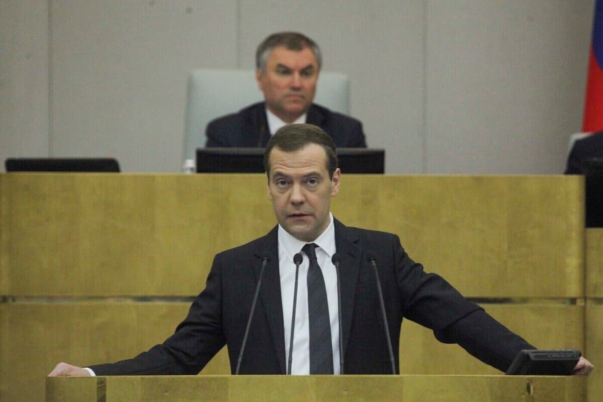 Медведев оценил задачу по развитию Донбасса и Новороссии