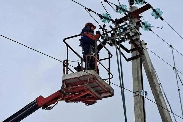 В Орловской области на строительной площадке карьера нерудных материалов провели электричество