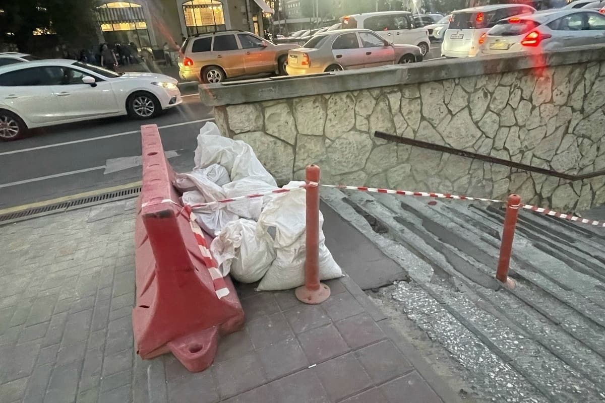 В Ростове-на-Дону оградили часть лестницы в подземном переходе на Московской