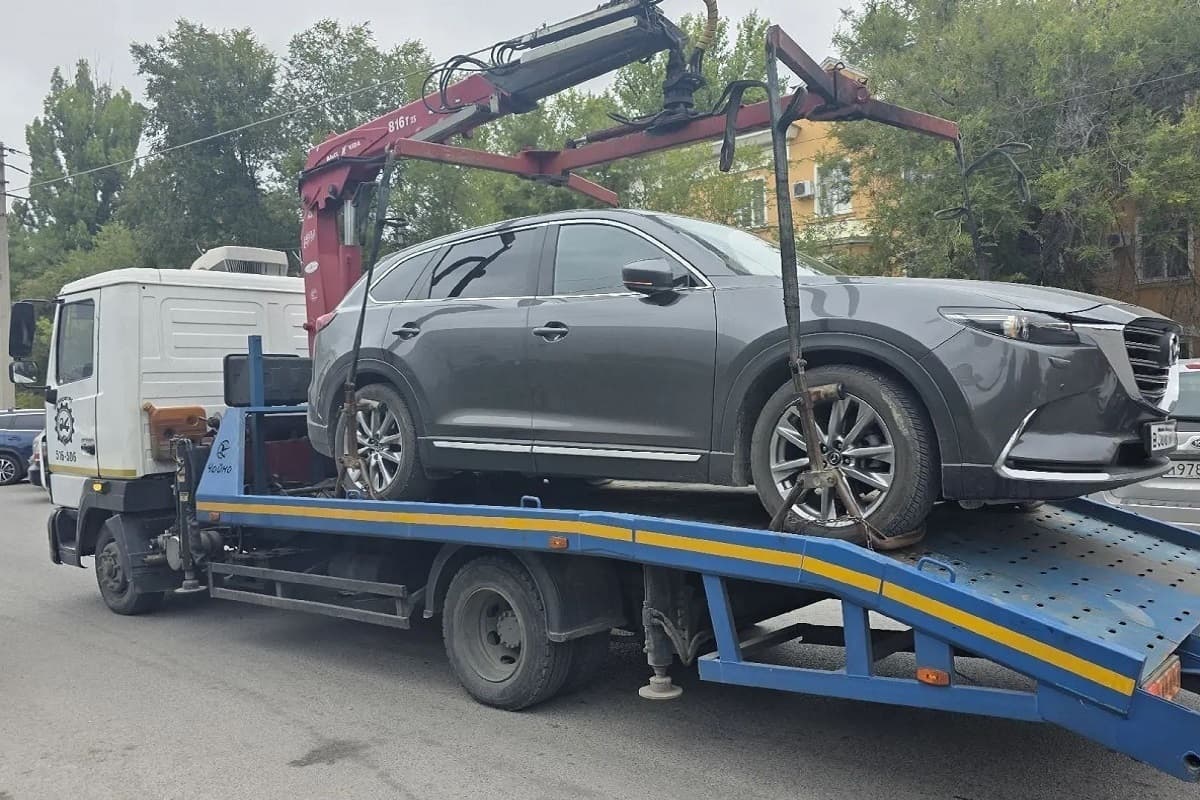 Волгоградец лишился кроссовера Mazda CX-9 из-за долга в 6,3 млн рублей