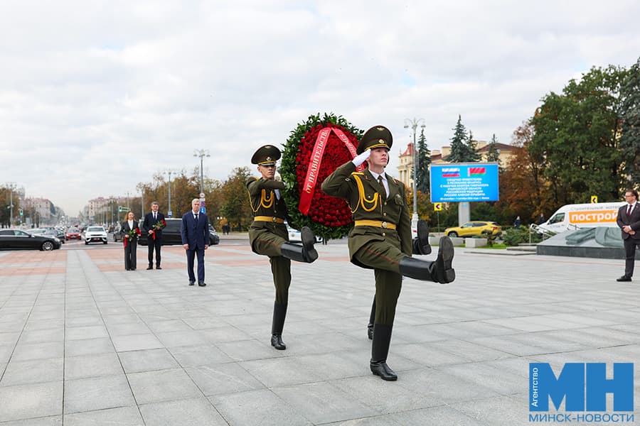 Губернатор Ульяновской области возложил венок к монументу Победы