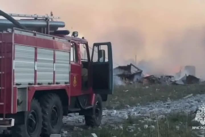 Число погибших при пожаре на складе пиротехники в Кубринске выросло до десяти