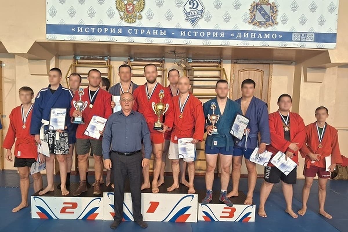 Курские росгвардейцы взяли золото на областном чемпионате по самбо