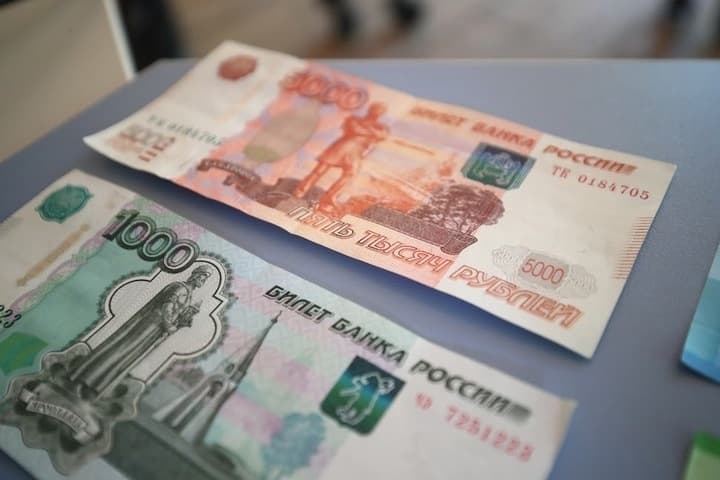 В Астраханской области сотрудница банка похитила 125 тысяч рублей у пенсионера