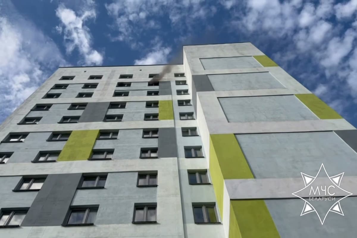 Работники МЧС ликвидировали пожар в одном из блоков общежития в Гродно