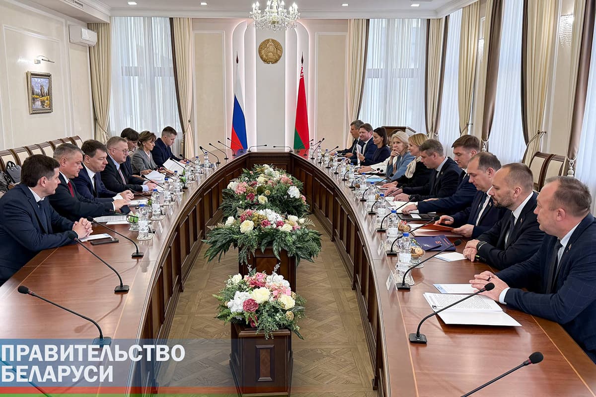 Петкевич и Оверчук обсудили актуальные вопросы сотрудничества Беларуси и России