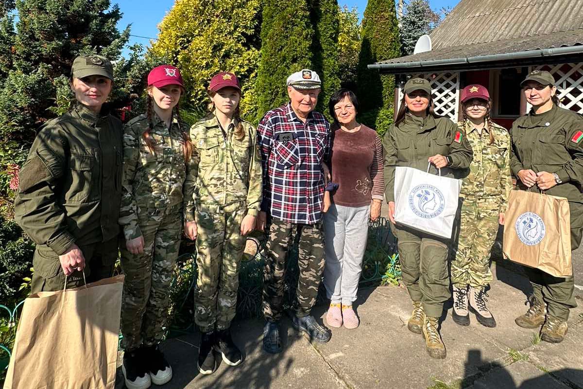 «Связь поколений не должна прерываться»: в Могилеве прошла акция ко Дню пожилых людей