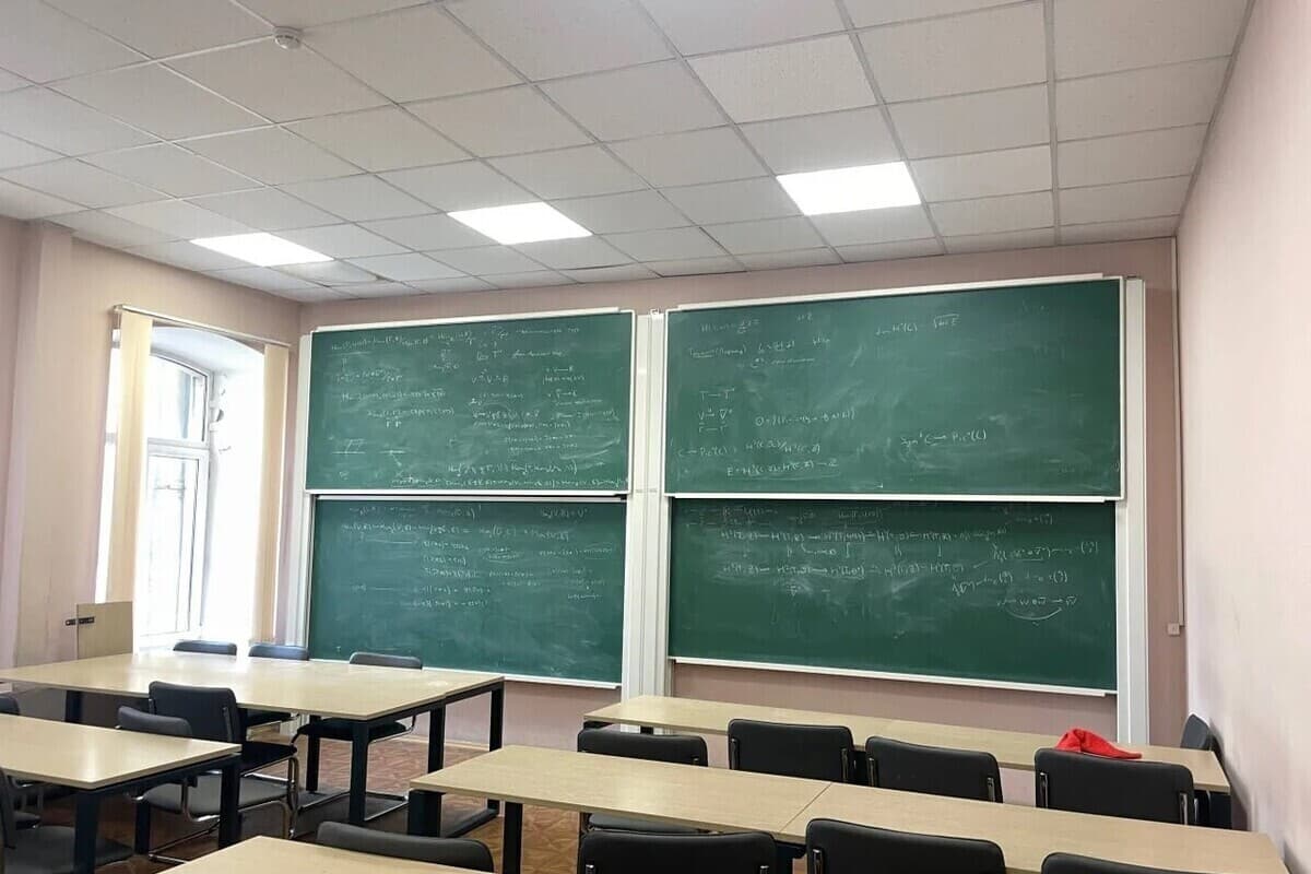Включи мозг: как вернуться после летнего сезона к учёбе без слёз и кофе