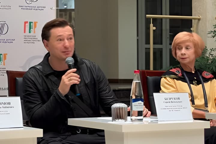 Сергей Безруков получил звание заслуженного деятеля искусств Чеченской Республики