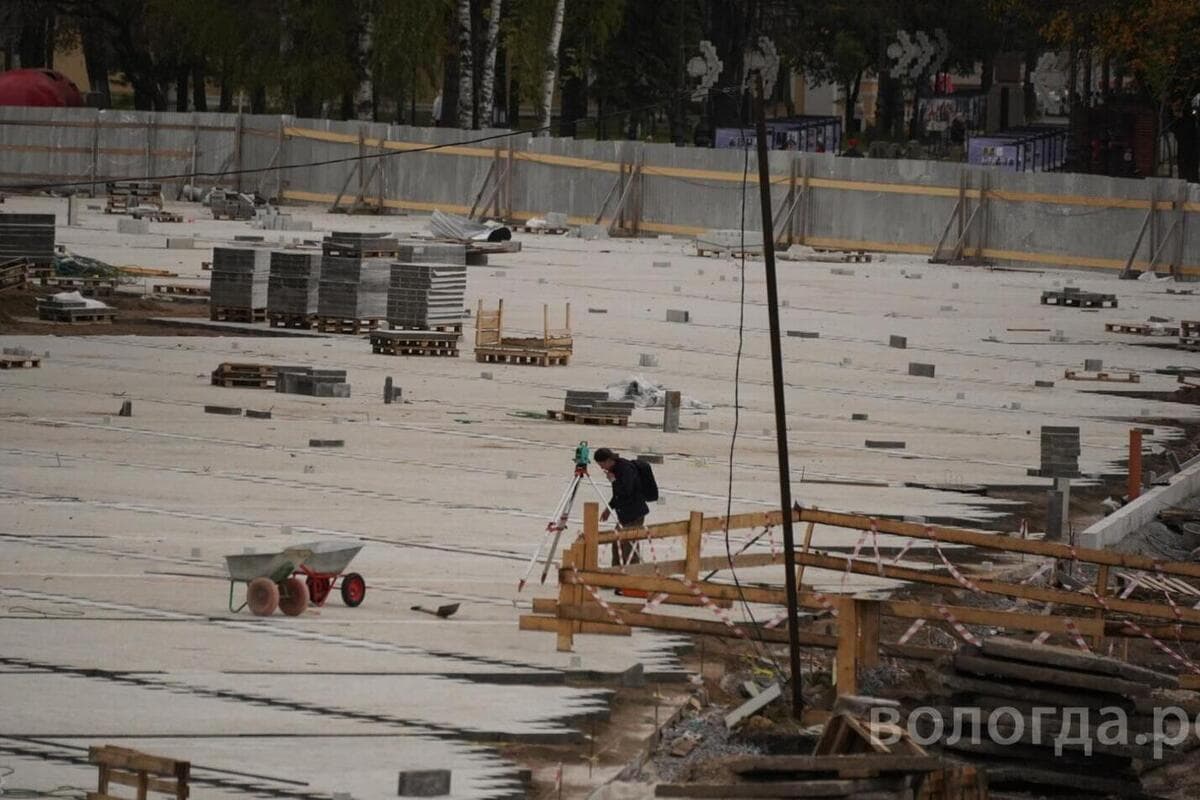На площади Революции в Вологде уложено более 10 тысяч квадратных метров плитки