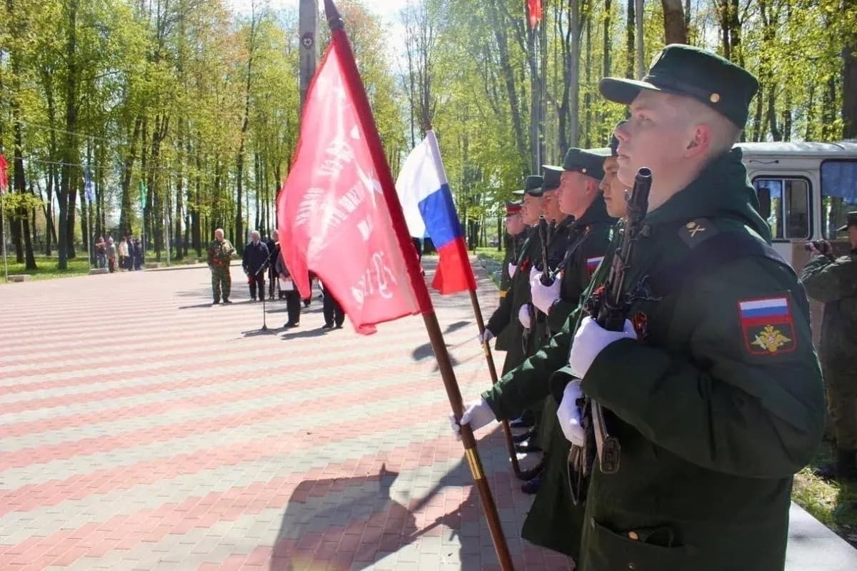 Василий Анохин поздравил смолян с Днем сухопутных войск