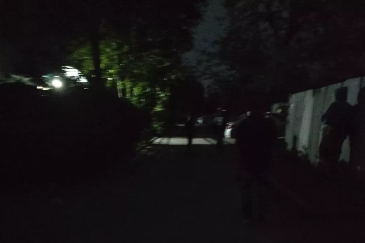 В Ростове дорога к детской музыкальной школе осталась без освещени-я