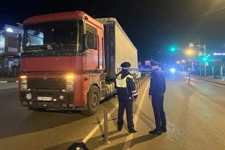 В Калуге грузовик насмерть сбил пешехода