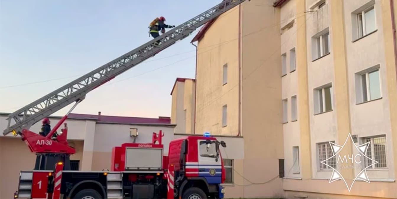 Подвал больницы загорелся в Логойске, 26 человек эвакуировались сами