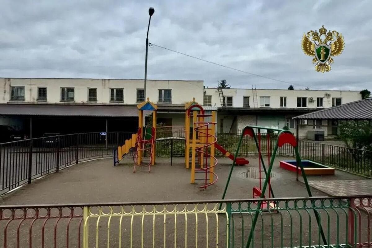 Прокуратура заставила управляющую компанию отремонтировать детскую площадку в станице Ессентукской