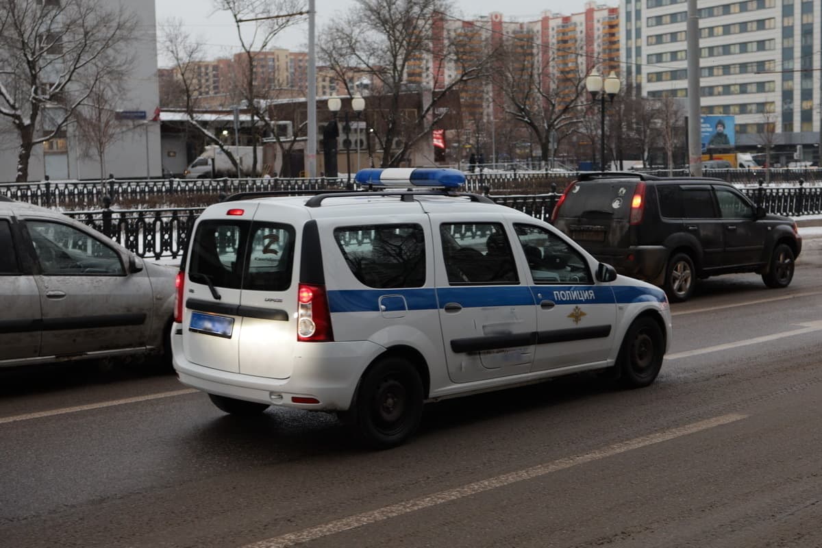Россиянин решил прогуляться по городу в полицейской форме и был задержан