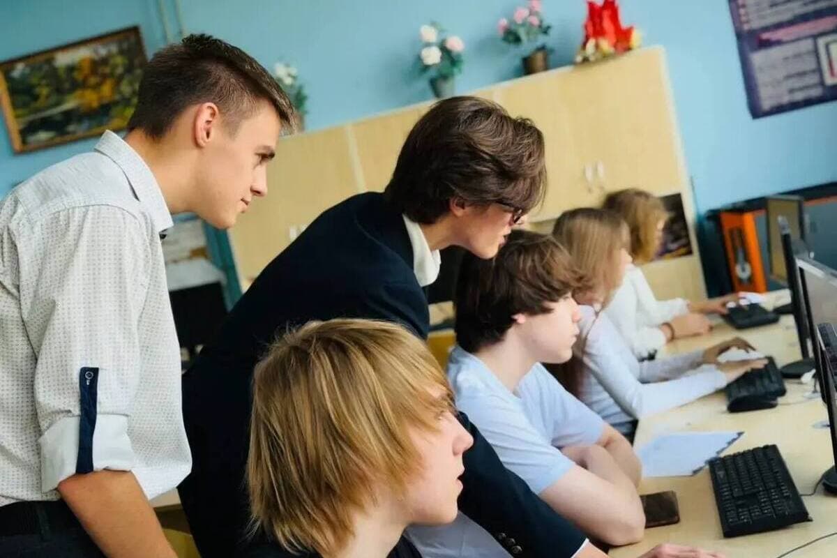 Старшеклассники провели уроки в серпуховских школах