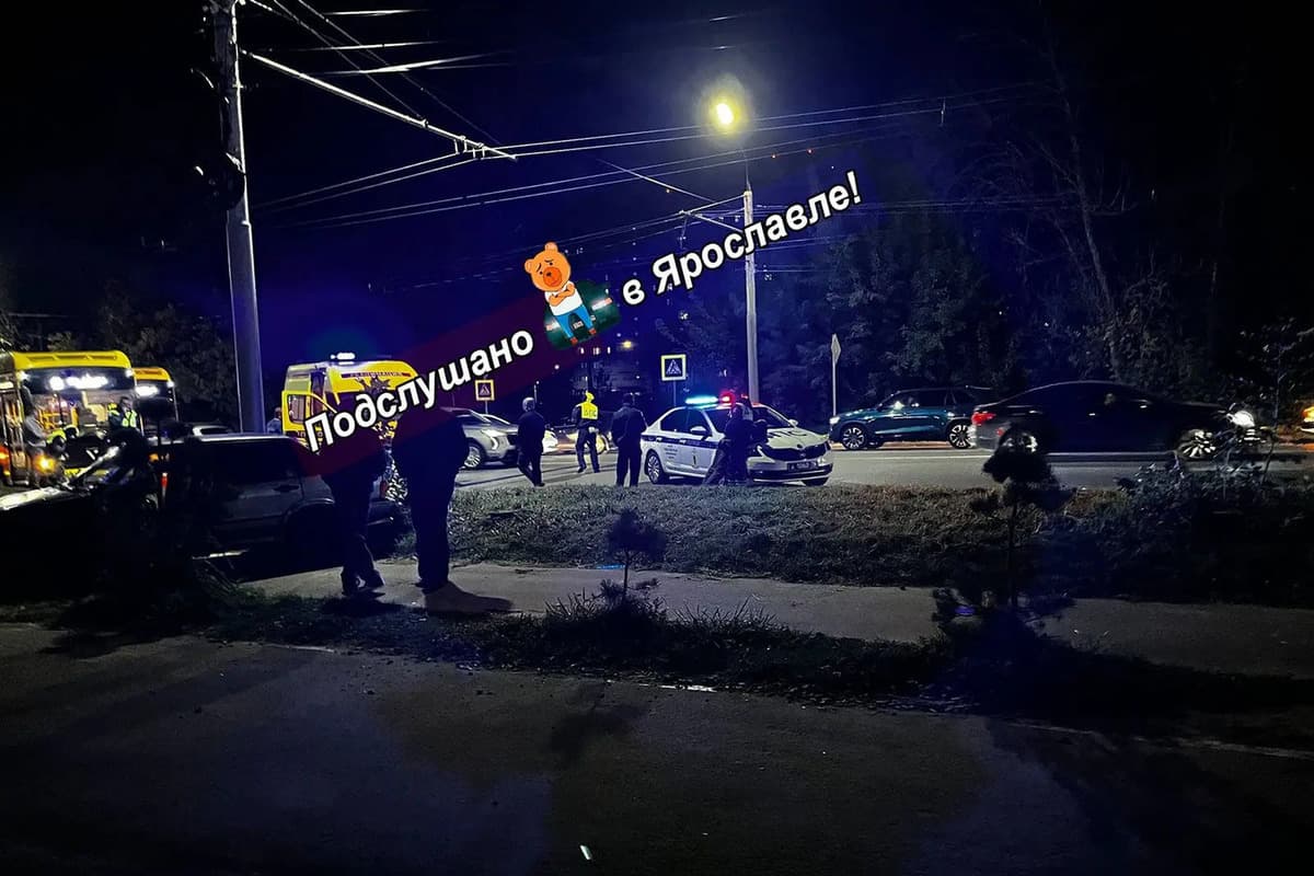 В Ярославле невменяемый водитель врезался в рейсовый автобус