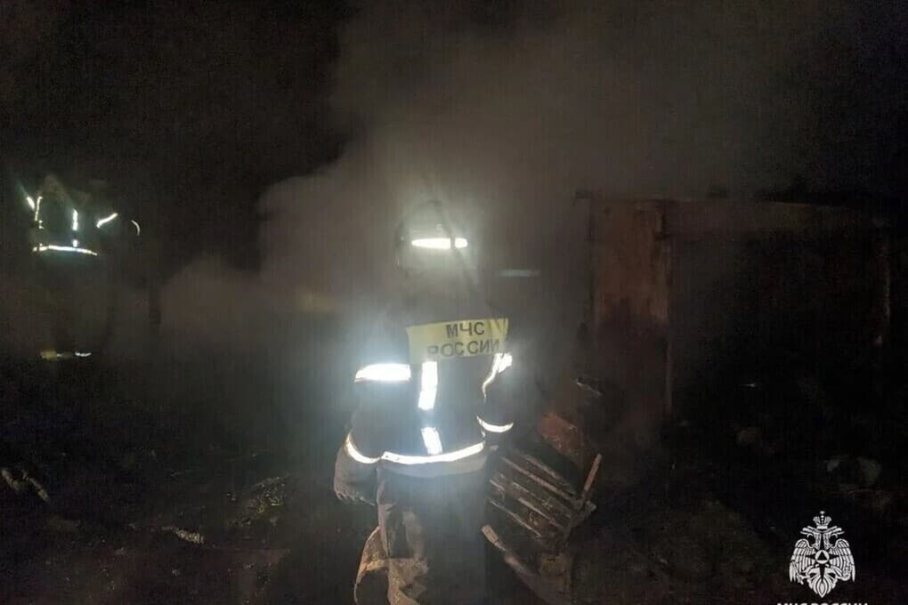 В Заокском районе при пожаре дома и автомобиля никто не пострадал
