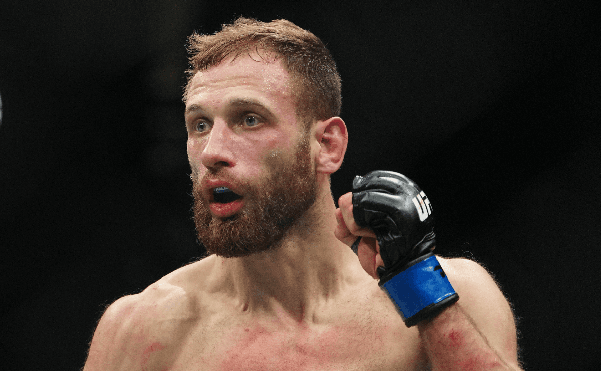 Российскому бойцу сломали челюсть на турнире UFC