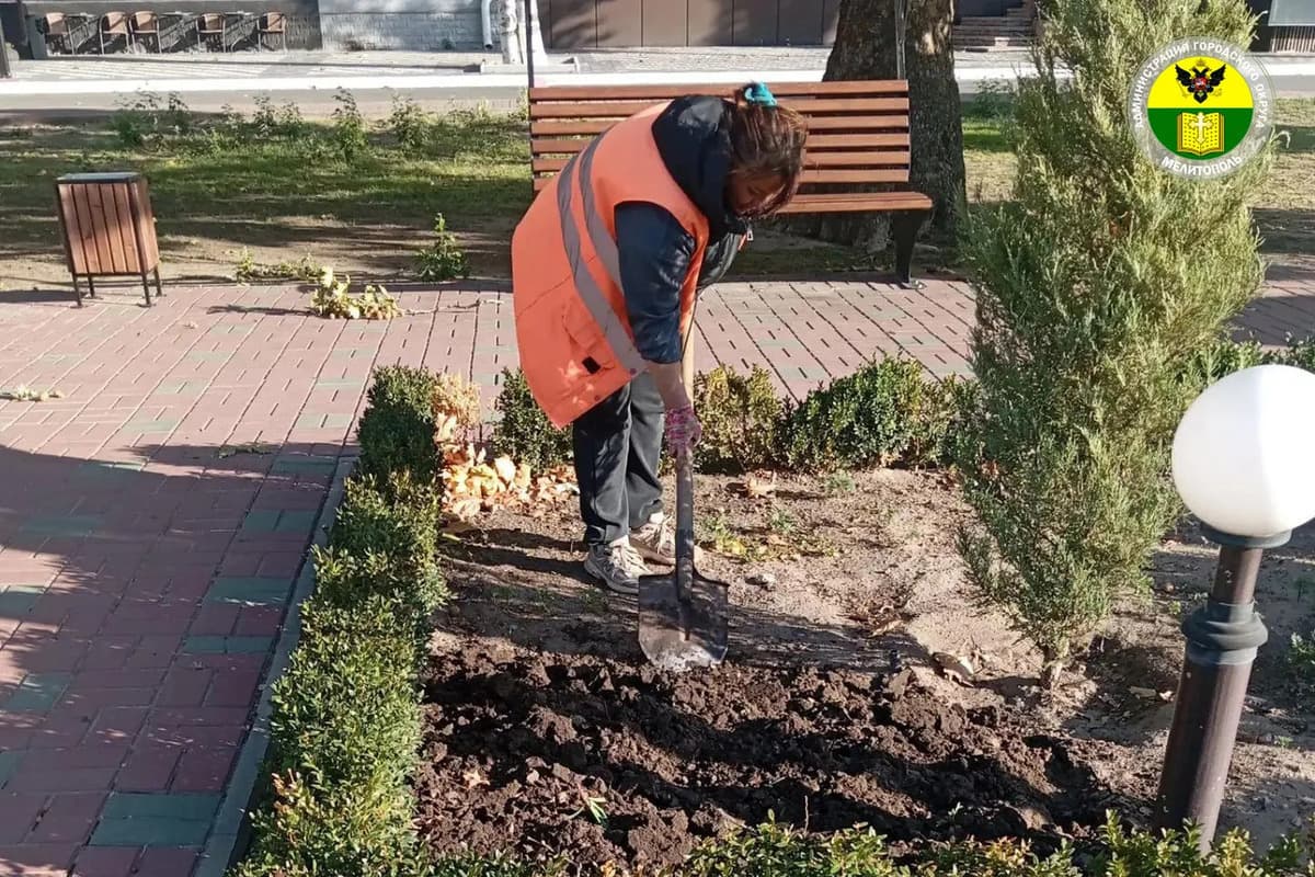 В Мелитополе коммунальщики перекопали клумбы под будущие посадки