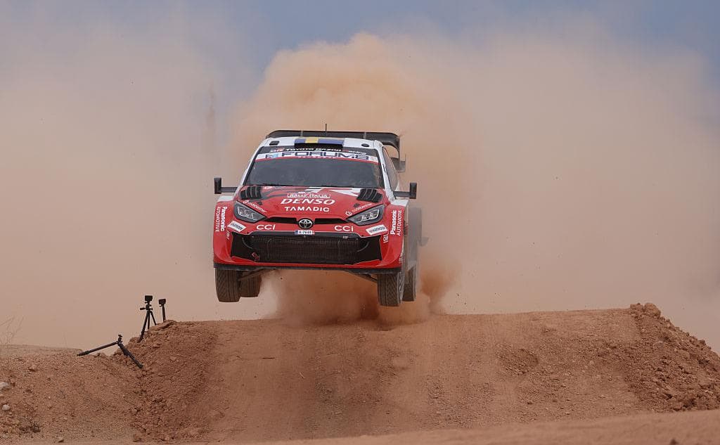 Сын легенды автоспорта упустил титул WRC из-за аварии перед финишем