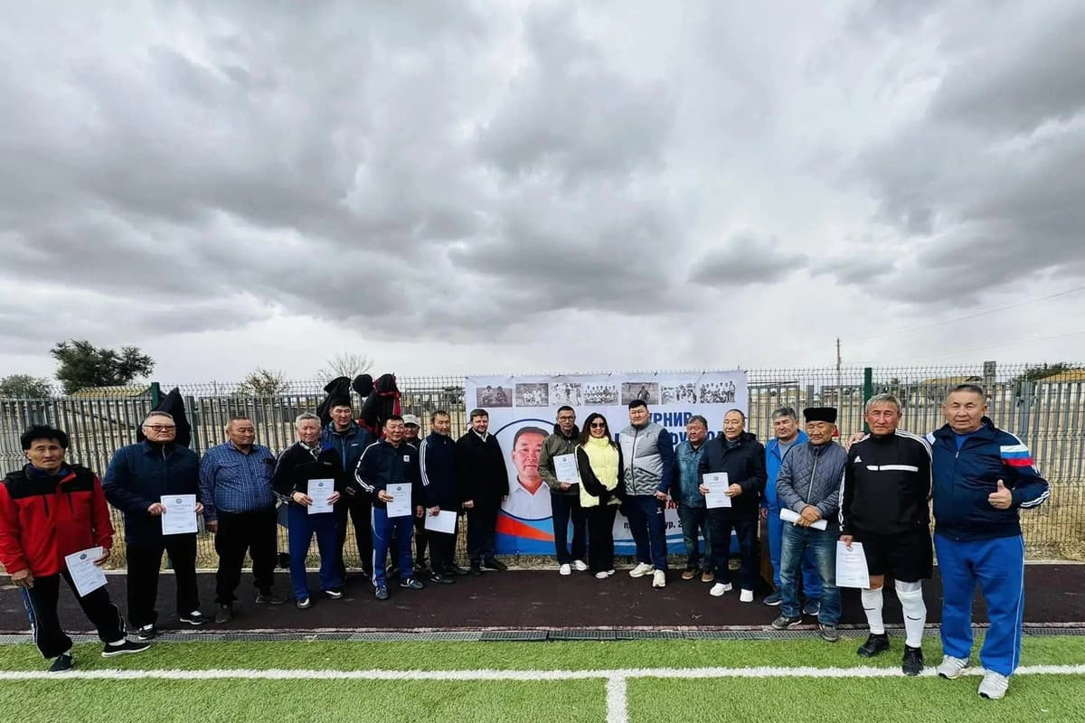 En la zona de Kalmykia celebró un torneo en memoria del profesor Shorva Tsutayev