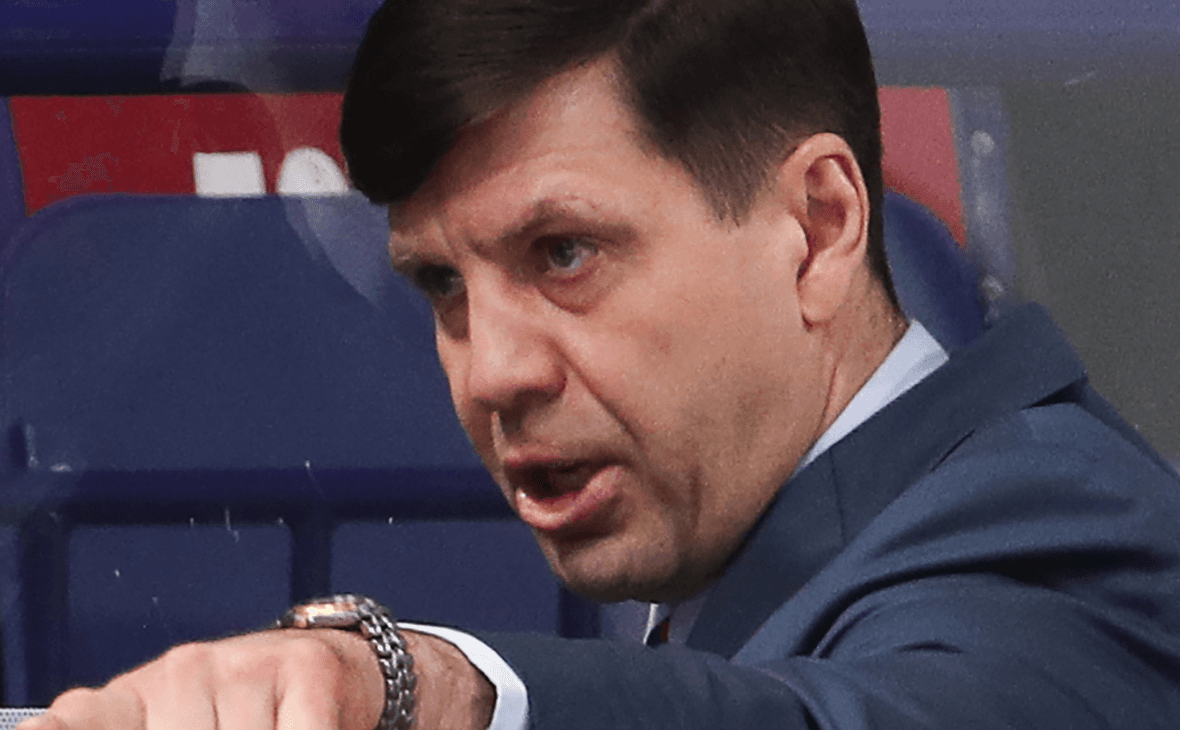 In the KHL there was the first coaching resignation in the new season