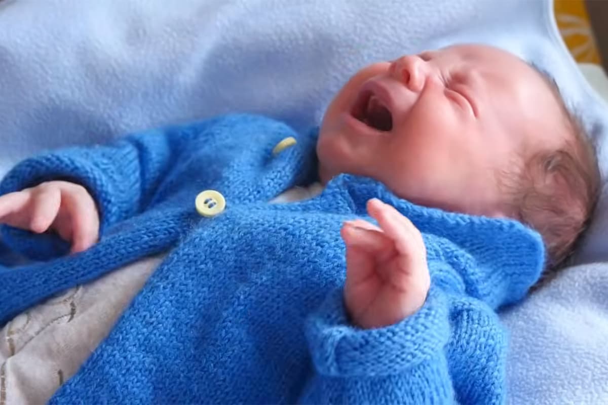 Der Kinderarzt erklärte, warum das Baby nur 20-30 Minuten schläft und wie man es repariert