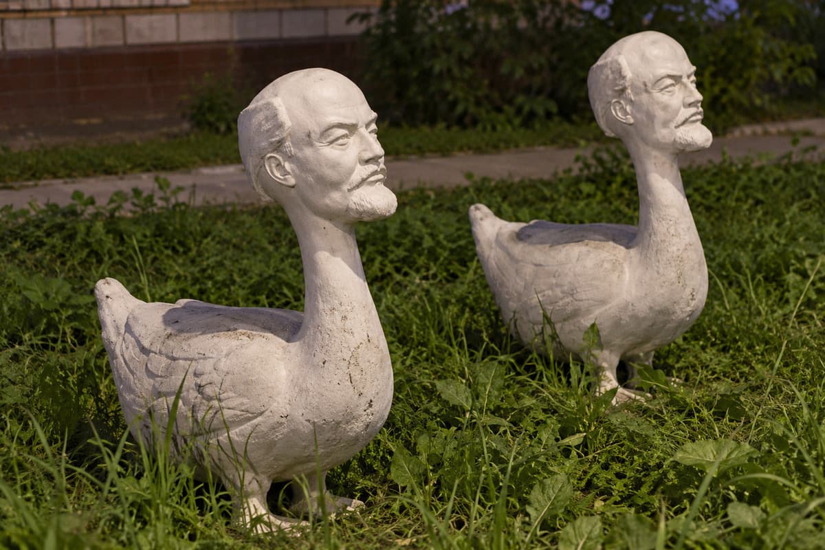 “Gusi-Lenin” laughed the inhabitants of the Russian city