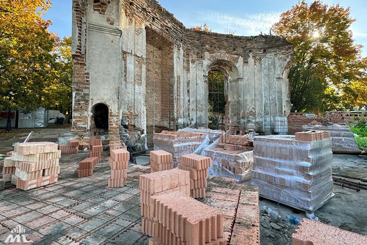 Strengthening the foundation, masonry. How is the reconstruction of the mill and caplica in Loshitsky Park in Minsk