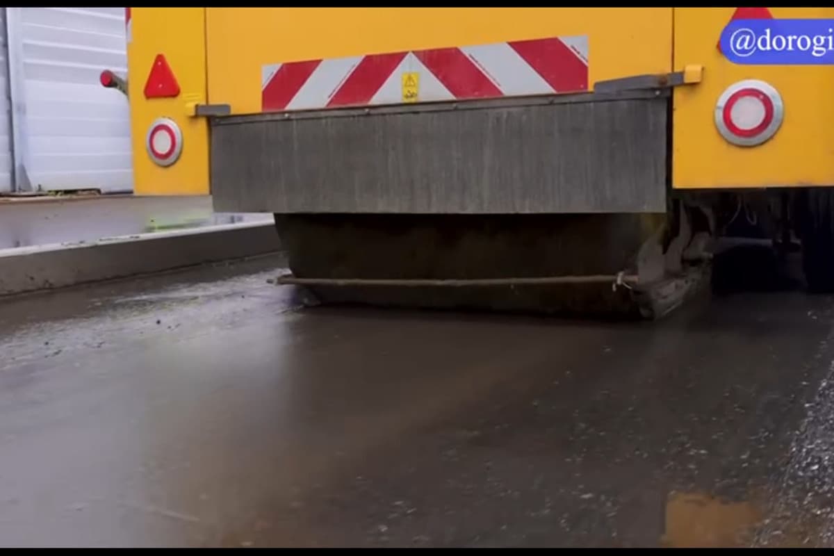 In Gatchina on the section of the road on Avenue 25 October introduced a reverse