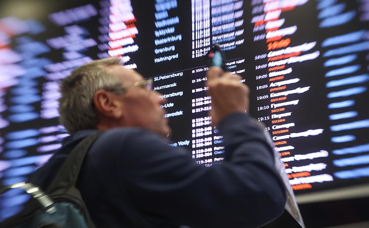 In Moscow airports detained and canceled more than 200 flights