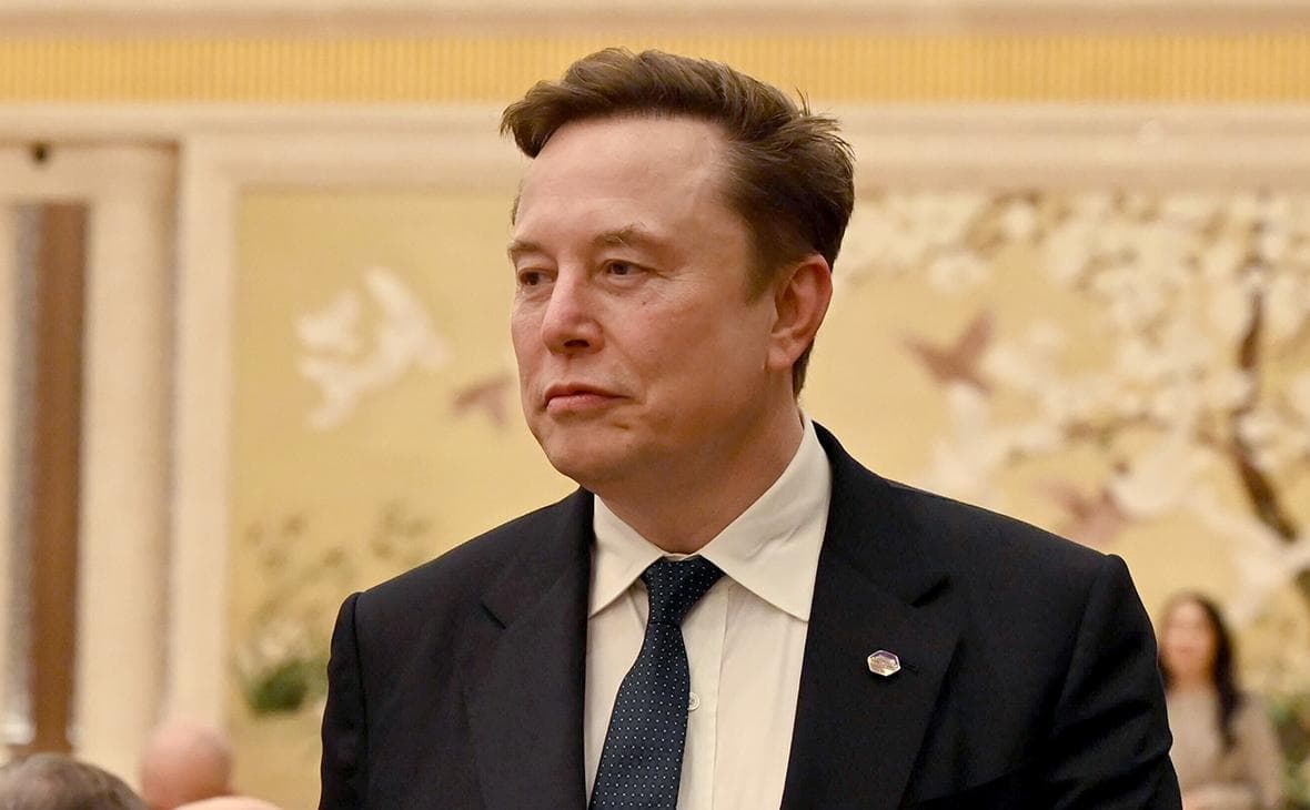 Musk has become a trillionaire again. How far behind are the richest people