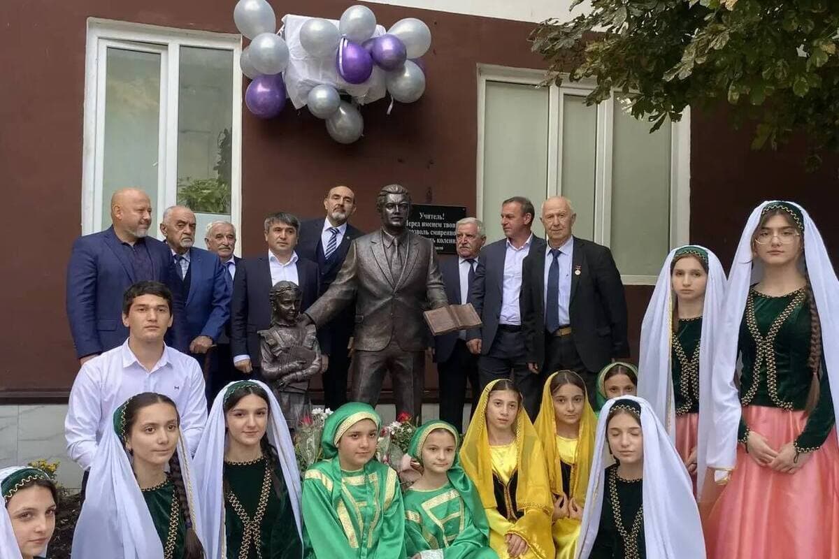 In Dagestan opened a monument to the teacher