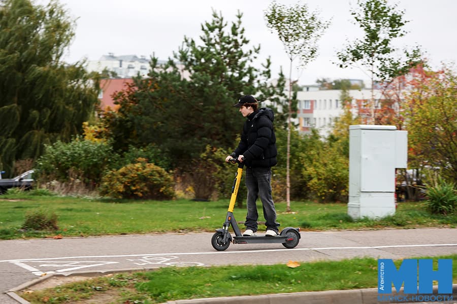 “Un scooter eléctrico – una persona”: la policía de tráfico verifica el cumplimiento de las reglas por los usuarios de SPM en Minsk