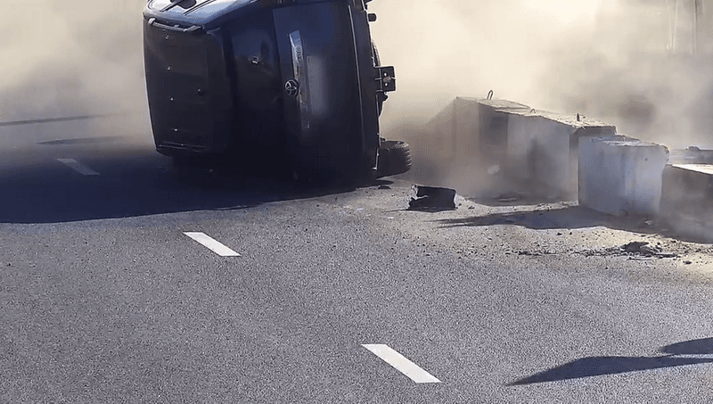 Street. Filimonov passenger ran into a concrete block and turned over