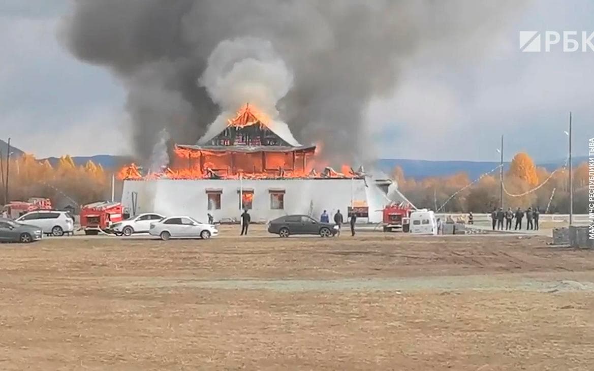 In Tuva burned Buddhist temple "Ustuu-Huree"