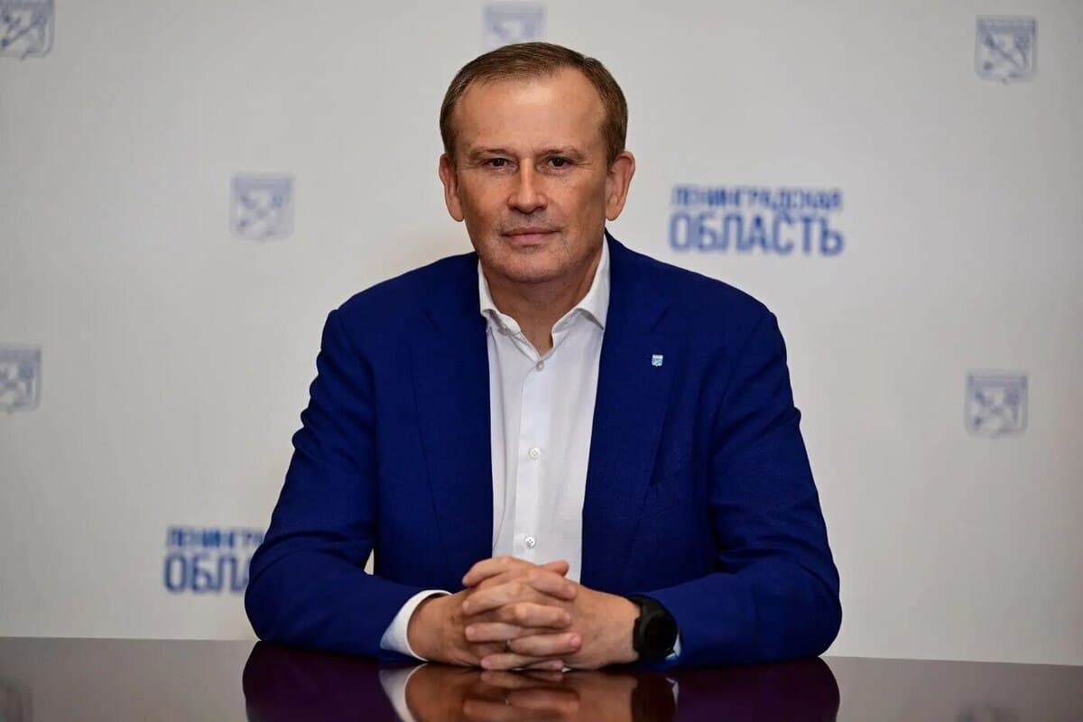 Drozdenko urged the youth of the Leningrad region to create a “wave of positive”