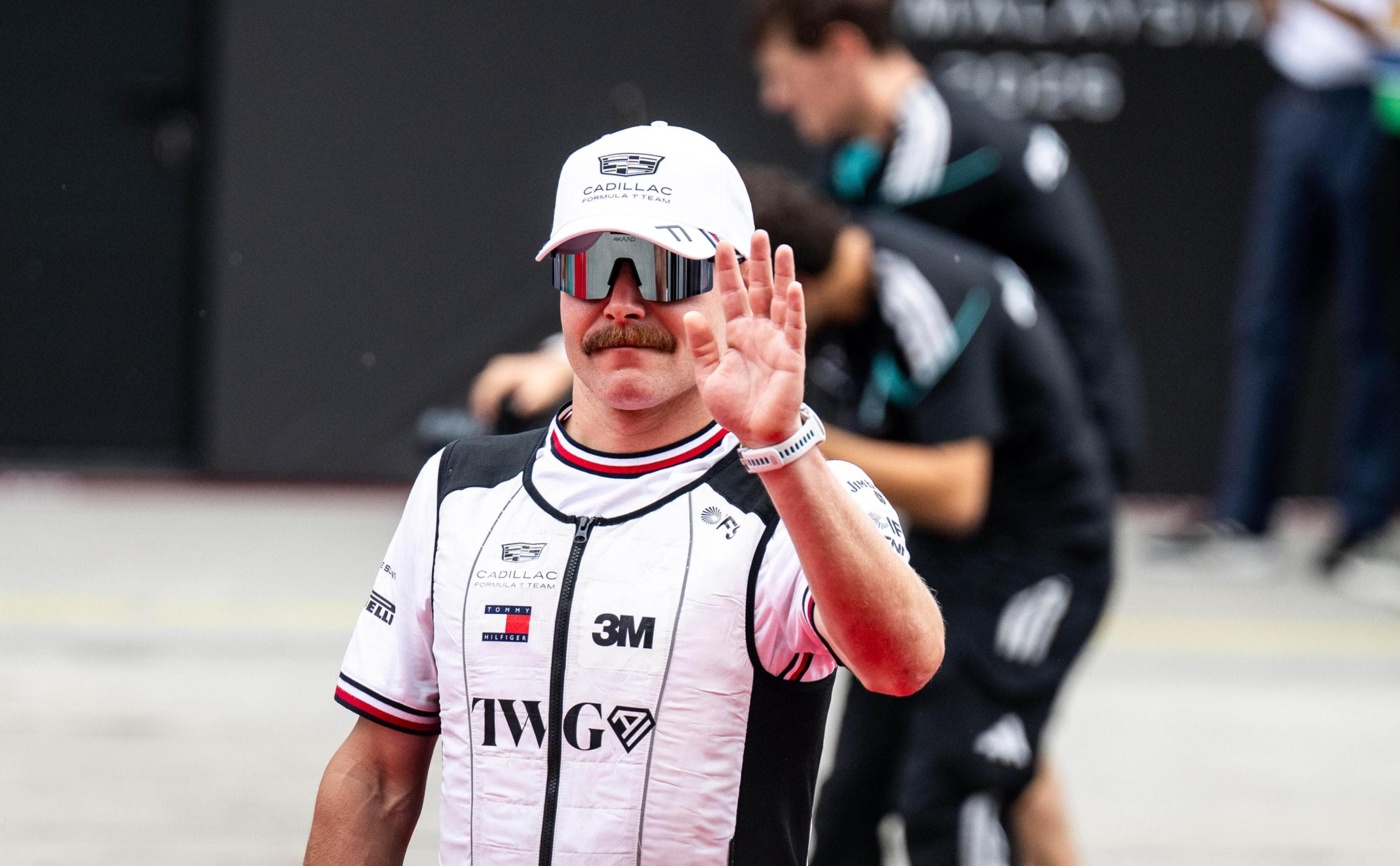 F1 pilot cycles 420km ahead of Singapore Grand Prix