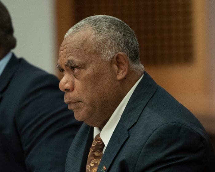 قتيل واحد وأكثر من 30 مفقودا بعد بواليع العبارة قبالة ساحل فانواتو في البحار الخام