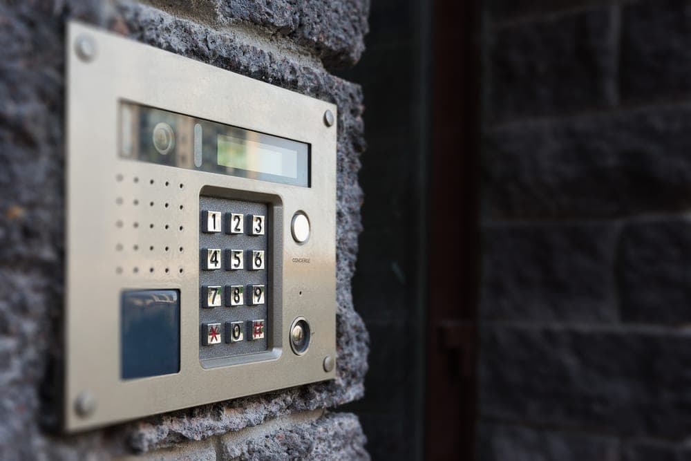 Fraudsters “replaced the intercom” to a resident of Bobruisk, and then convinced to become a “collector of the FSB”