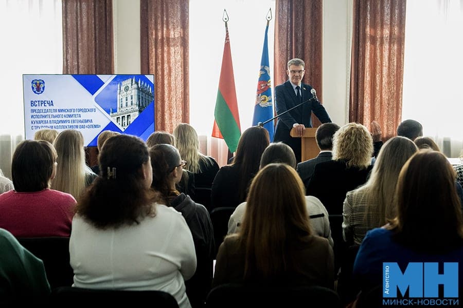 Новые ТЦ и электрозарядные станции: о чем еще работники «Элемы» спросили В. Кухарева