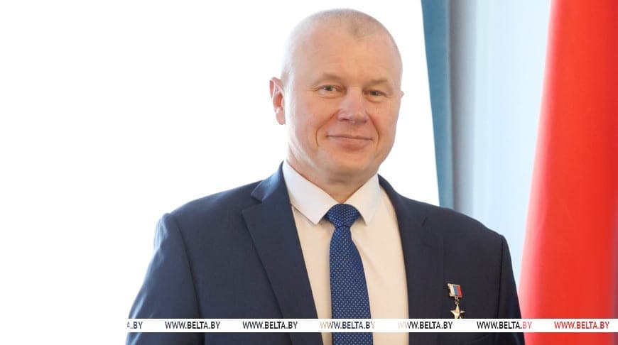 Lukashenko congratulates cosmonaut pilot Oleg Novitsky on his 55th birthday