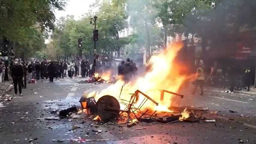 Макрон осудил беспорядки во Франции: задержаны 2 400 человек, ущерб — десятки миллионов евро