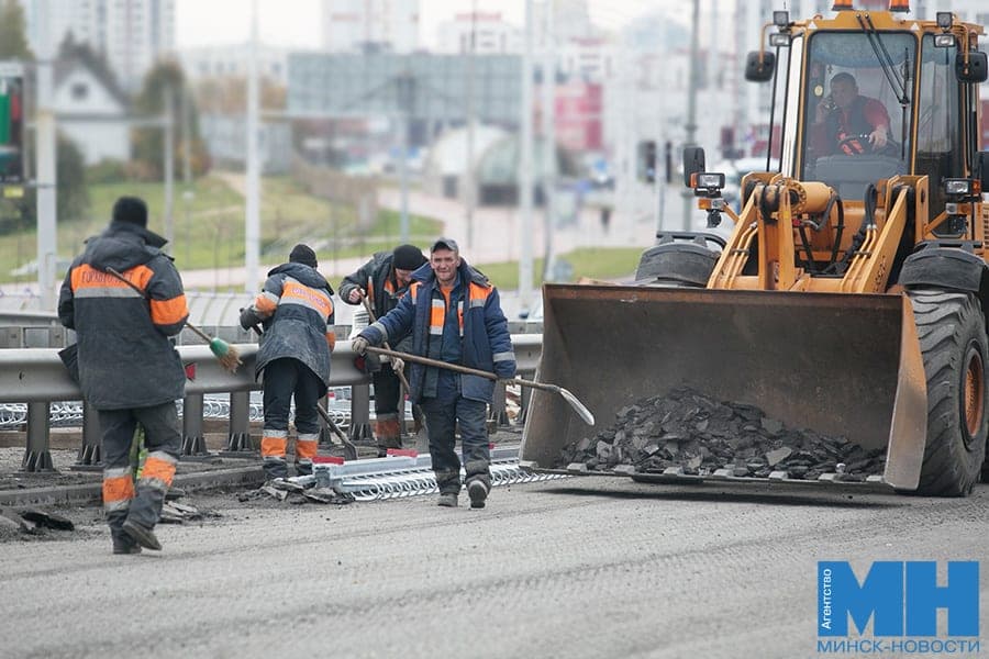 Столичные власти поздравляют автомобилистов и дорожников с профессиональным праздником