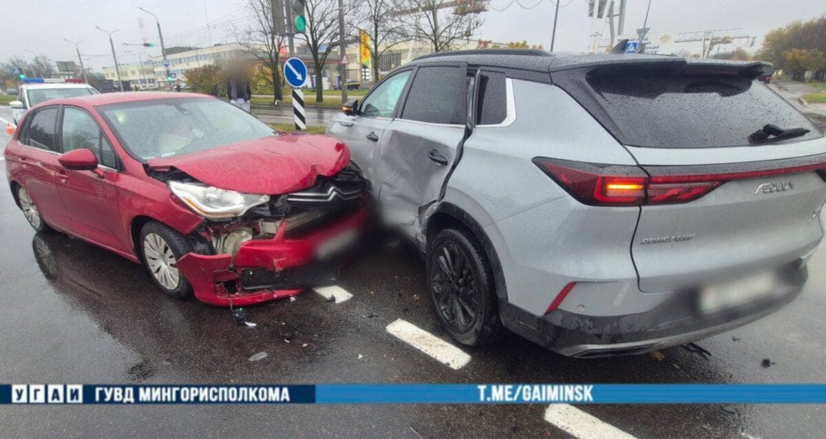 Проезд на красный свет привел к автомобильной аварии на ул. Радиальной