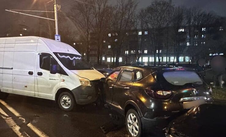 Four cars collided near the intersection in Minsk. A woman was injured