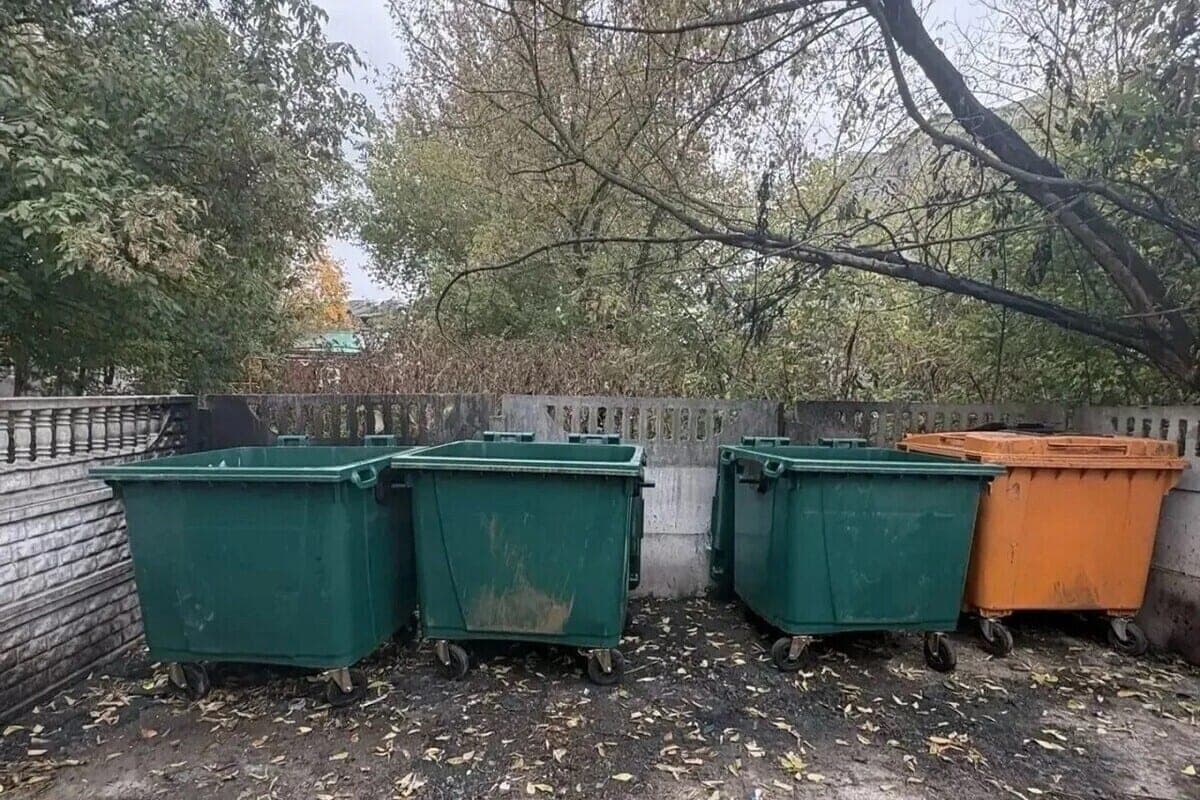 Калужанин пожаловался на сгоревшие контейнеры